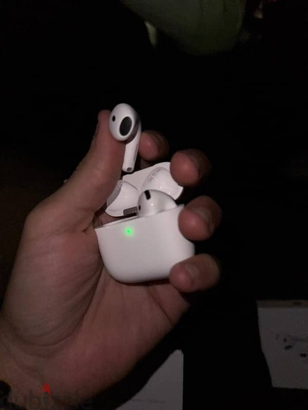 Apple AirPods 4 2