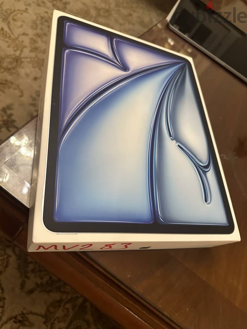 iPad Air 13 inch M2 warranty included New 10