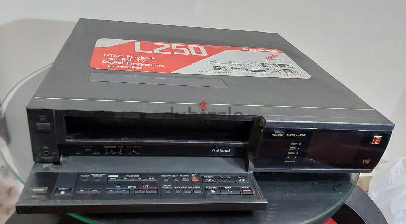 جهاز فيديو VHS كلاسيكي من National، موديل NV-L250 و جهاز ترجيع شرائط 3