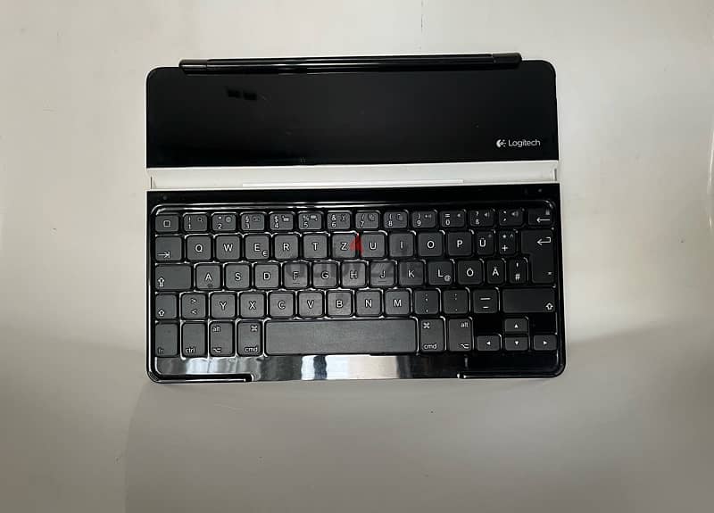 Logitech IPad Keyboard 1