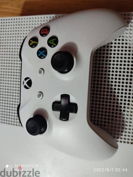 Xbox One S 3