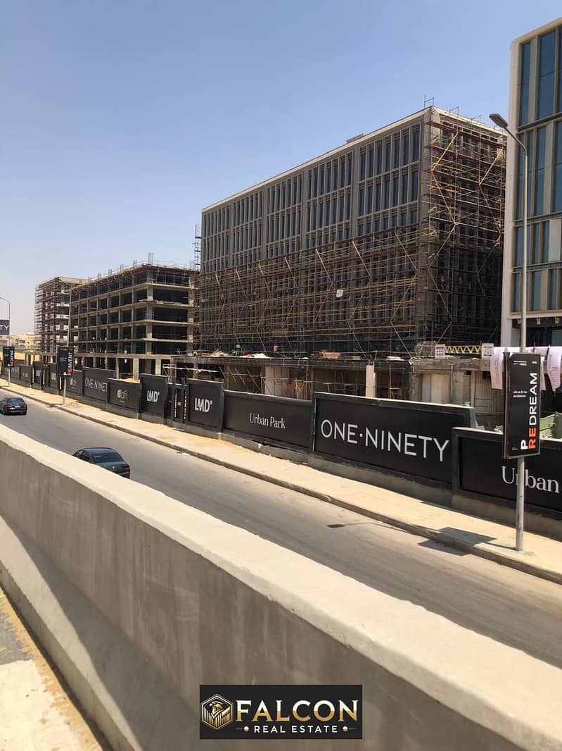 للبيع مكتب إداري في مول "وان ناينتي" One Ninty Mall، ب احسن سعر للمتر في القاهره الجديده التجمع الخامس شارع 90 الجنوبي 0