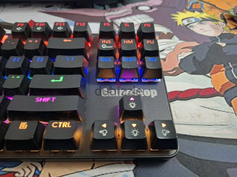 mechanical keybord like new with box an its supplies 3