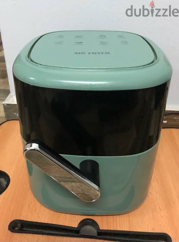 Air fryer 6L In excellent condition 0