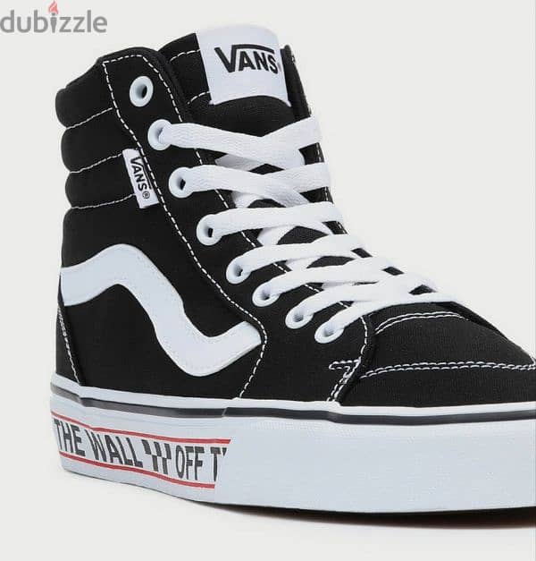 بالكارتونة سكيتشر او فانز مقاس ٤٤ Skecher or Vans new in box size 44 i 9