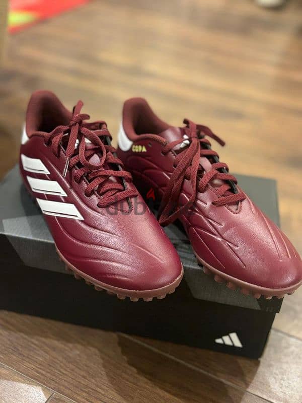 adidas burgundy sports shoes 0