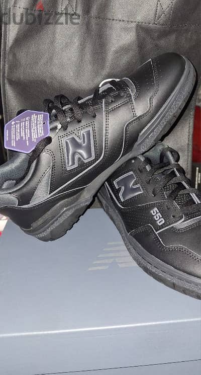 New Balance Triple Black Modle 550