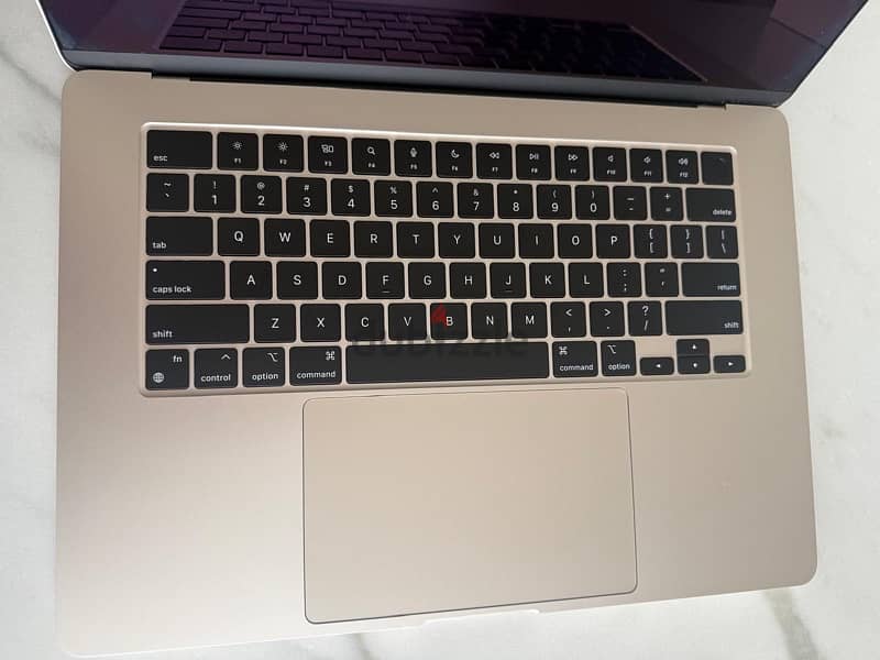 MacBook Air m2 15 inch 256 GB starlight 4