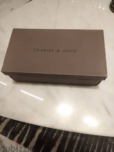 Charles & Keith short gray heels | حذاء تشارلز اند كيث رماضي بكعب قصير