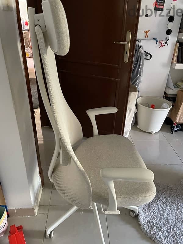 IKEA swivel chair كرسى مكتب من ايكيا بحالة ممتازة 0