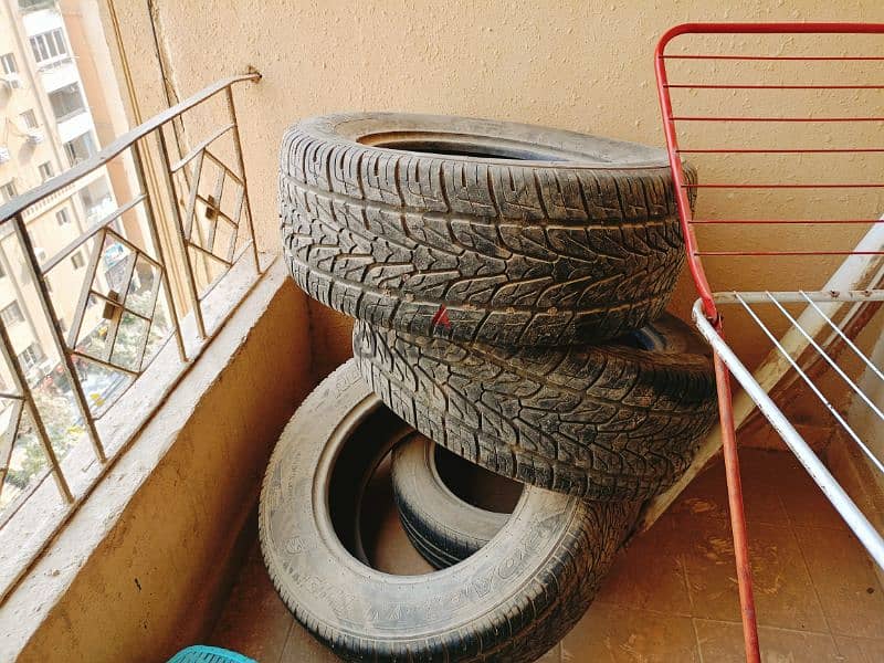 4 فردة طقم كاوتش عريض 285/60R/18 بحالة جيدة 0