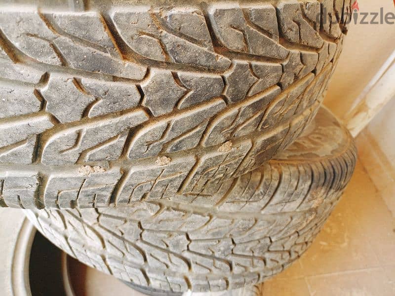 4 فردة طقم كاوتش عريض 285/60R/18 بحالة جيدة 4