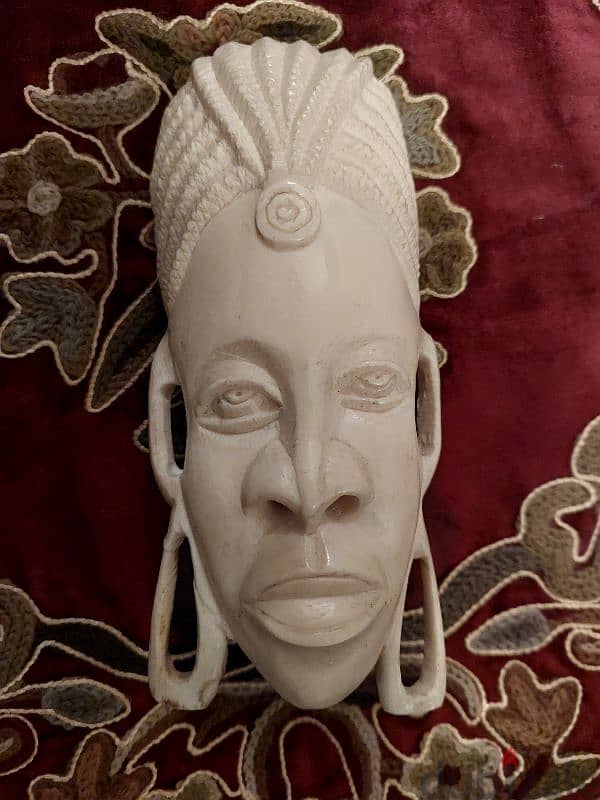 تمثال عاج افريقي مميز جدا Ivory African Statue 0