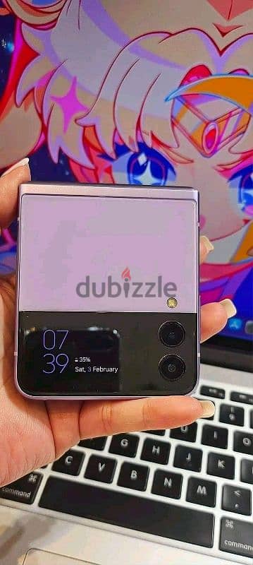 samsung z flip3 5gموبيل زيرو بكل مشتملاتو  جميله الجهاز محتاج شاشه فقط