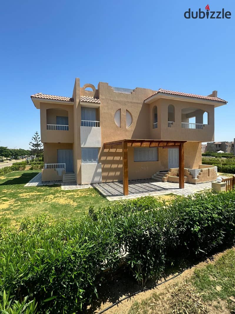 Independent villa with sea view, immediate delivery, in installments, for sale in the North Coast, Green Leaves Village 0