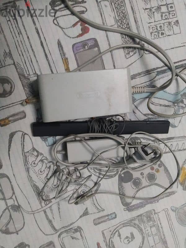 Wii Nintendo U +GAME +4 CONTROLLERS 1