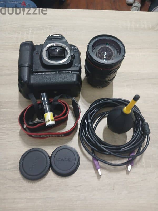 camera with accessories 1