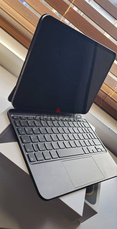 IPad pro 11 inch (M4) 256 with Magic keyboard and pencile pro 3