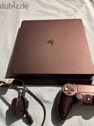 PS4 used 500 gb slim with one original joystick . . software 12