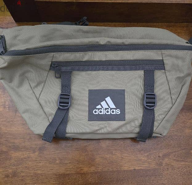 shoulder bag waist bag Adidas  استخدام ساعات شنطه وسط كتف كبيره الماني 8