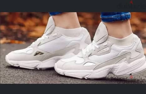 Adidas original women Falcon 39.5 sneakers