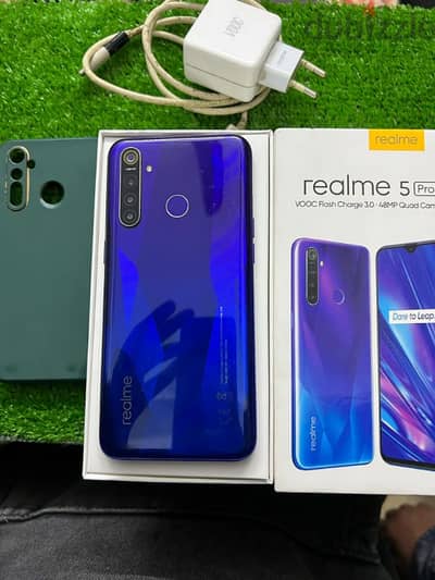 Realme 5 pro / 128 g / 8 ram / اعلا نسخه بجميع مشتملاته كسر زيرو