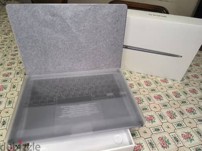 MacBook air M1 100% 7 months Apple warranty Arabic English like new