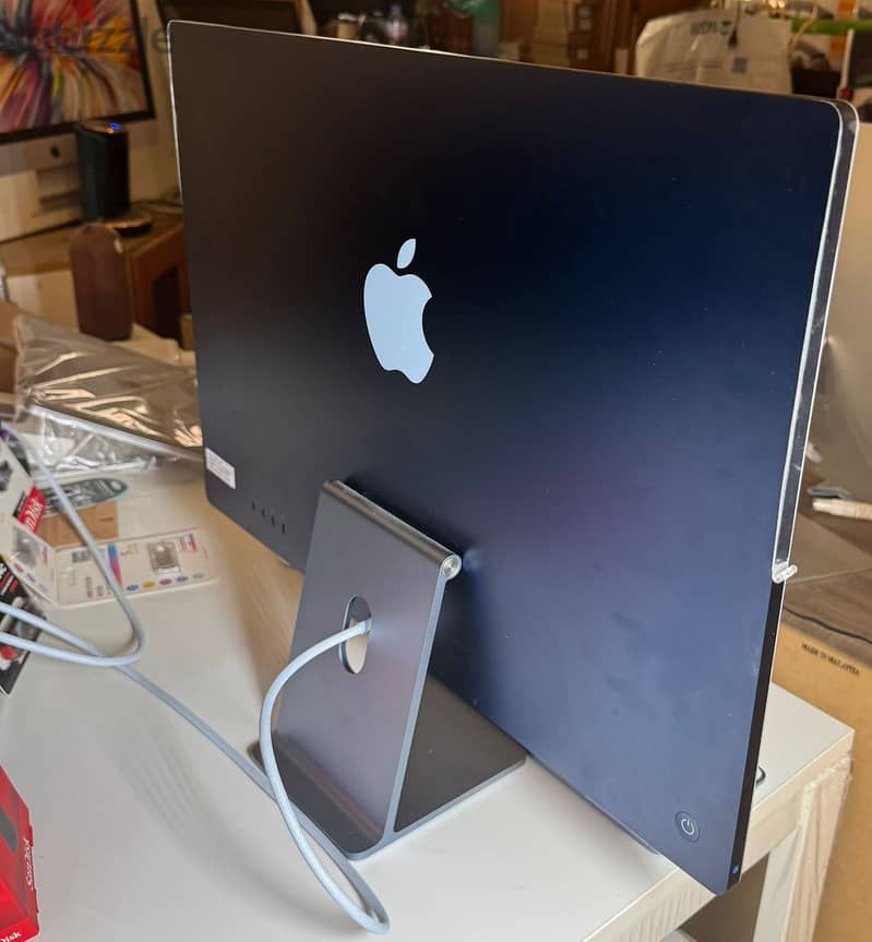 iMac (24-inch, M1 Chip with 8-Core CPU and 8-Core GPU, Ram 16GB,SSD 1 7