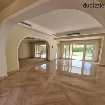 Townhouse villa 206 m for sale with a 42% discount in Sarai Compound in front of Madinaty and minutes from El Tagamoa and El Shorouk