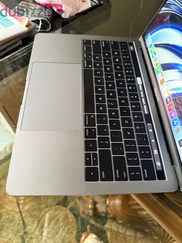 MacBook Pro 2016 touchbar i5/256 perfect condition 1