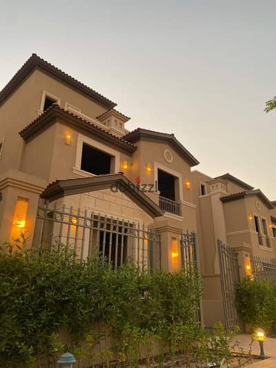 Townhouse for sale, delivery now, in La Vista city new capital