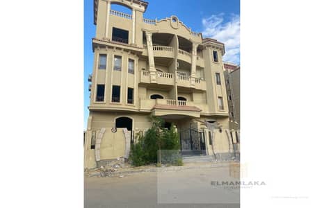 Apartment for Sale in District 16, A mini compound consisting of two adjacent buildings with a swimming pool in the center