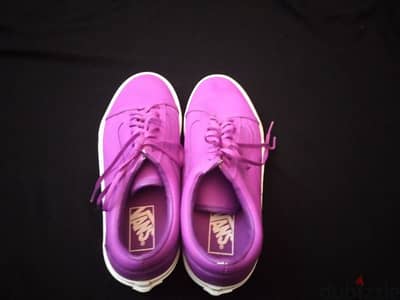 حذاء بنفسجي نسائي Vans