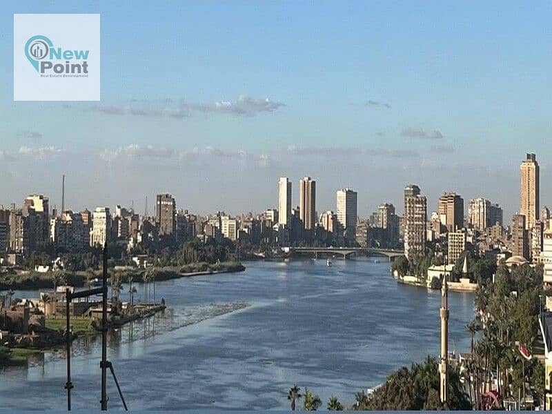 Direct to the Nile, receive immediately a 78 m apartment, fully finished with furniture, appliances and air conditioners, in Cairo, next to the Hilton 0