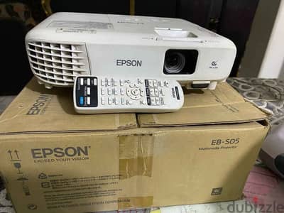 projector Epson model Eb-S05 بروجيكتور