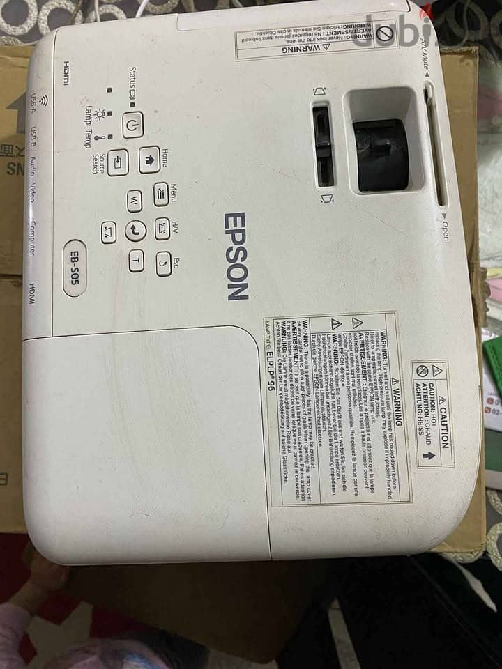 projector Epson model Eb-S05 بروجيكتور 3