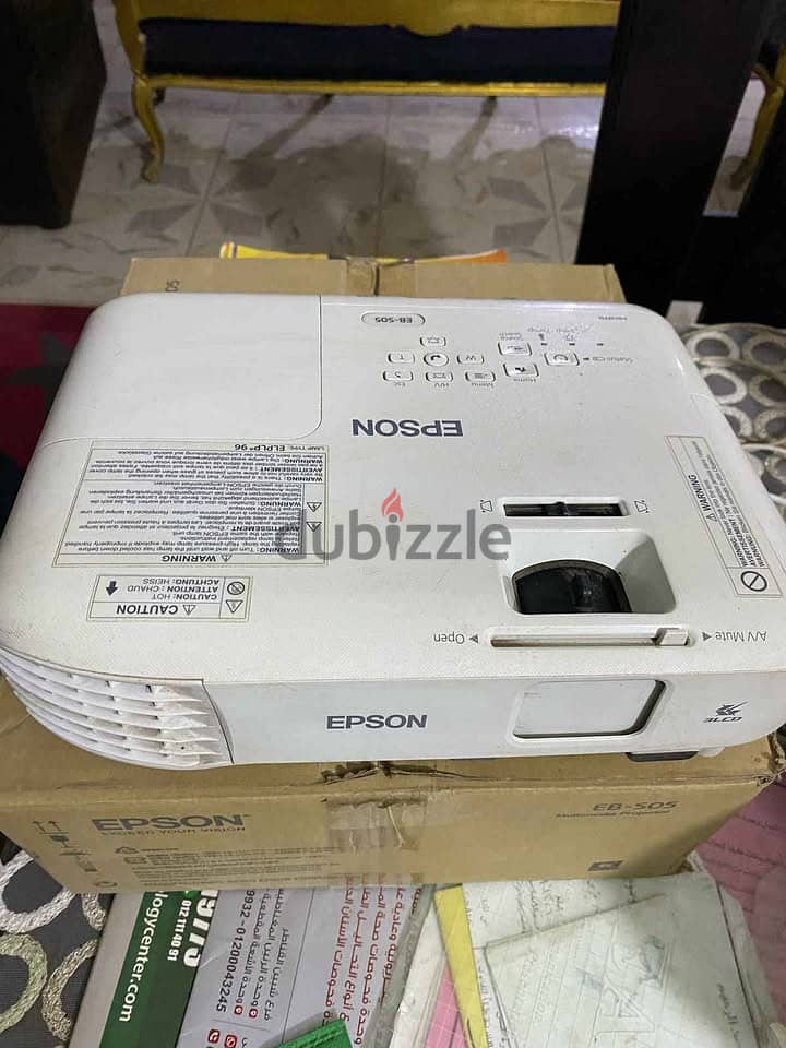 projector Epson model Eb-S05 بروجيكتور 4