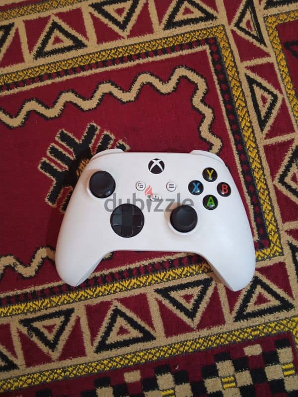 Xbox series s بحاله ممتازه 3