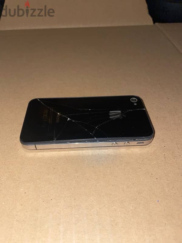 iPhone 4 - Broken Back Screen (For Parts or Repair) 1