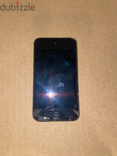 iPod 8GB - Broken Screen (For Parts or Repair)