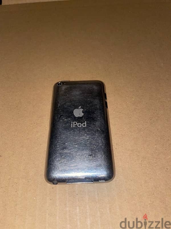 iPod 8GB - Broken Screen (For Parts or Repair) 1