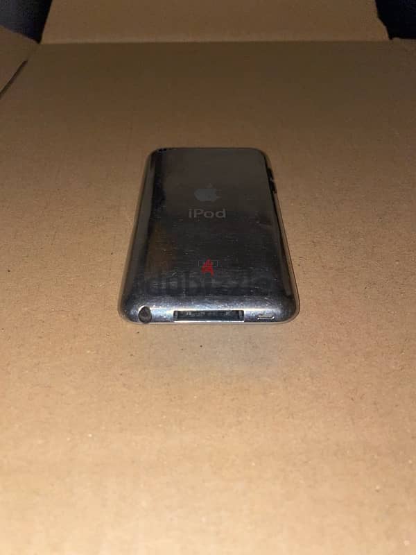 iPod 8GB - Broken Screen (For Parts or Repair) 2