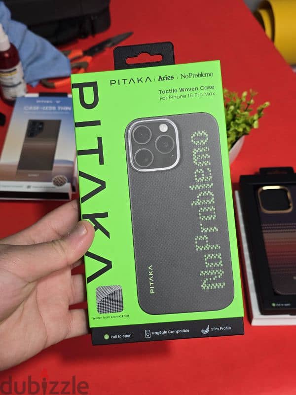 جرابين من pitaka لأيفون 16 Pro Max 5