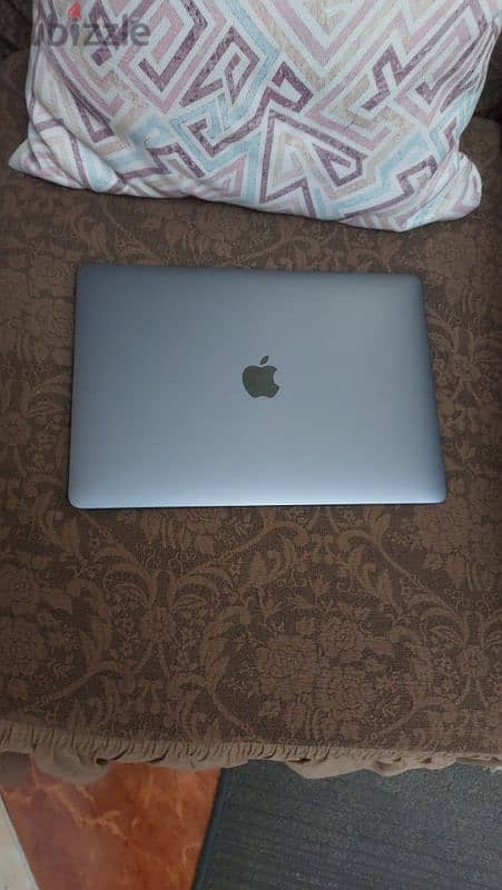 MacBook pro 2017 zero zero 1