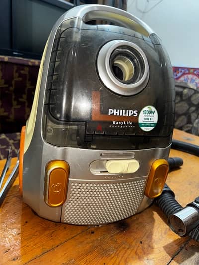 مكنسه كهرباء philips 1800w  بحاله كويسه