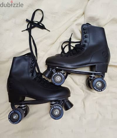 Roller Skates  جزمة بعجل سكايت