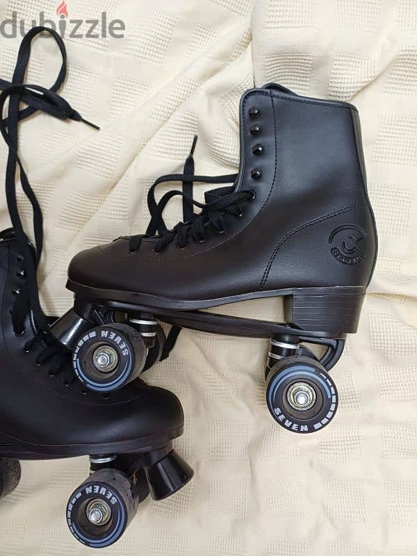 Roller Skates+protective gear جزمة بعجل سكيت 1