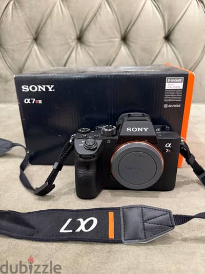 Sony a7r 3 with 2 lenses