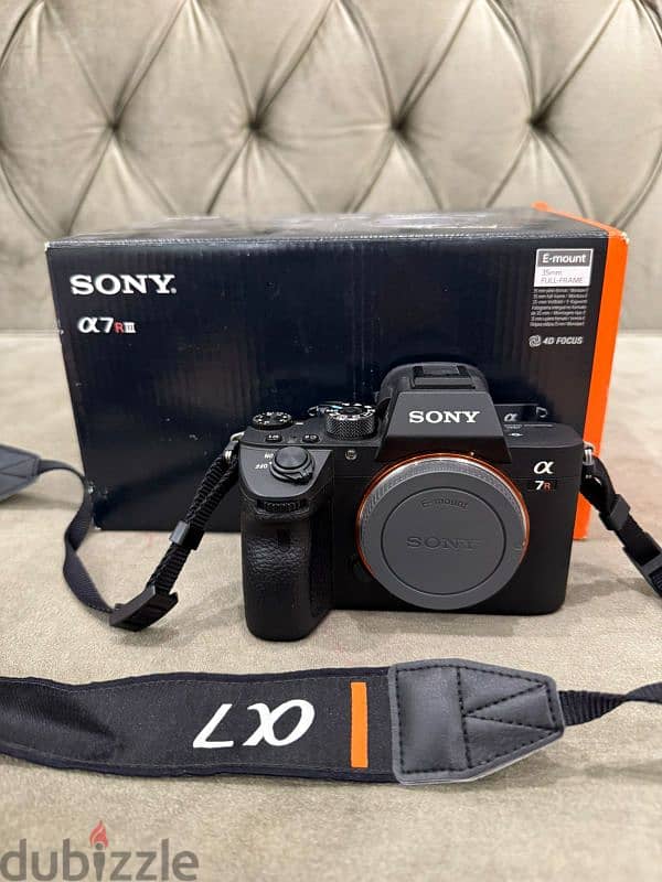 Sony a7r 3 with 2 lenses 0