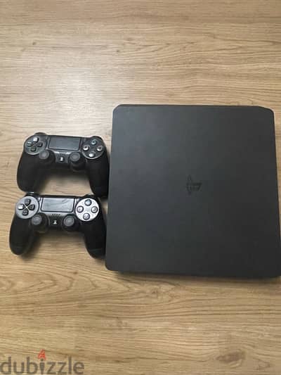 playstation 4 slim 500 gega معاه دراعين